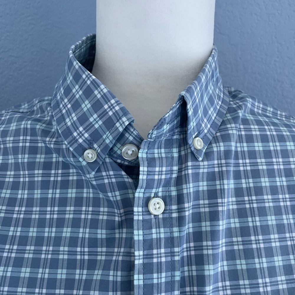 GAP Men's Blue Plaid Performance Cotton Shirt. Sz: Medium. Excellent condition.